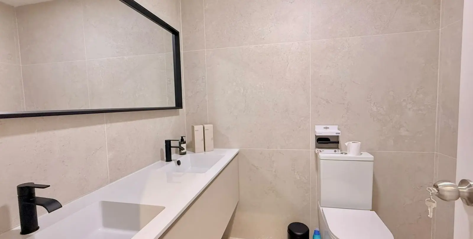 Sale of middle floor apartment in Fuengirola 18