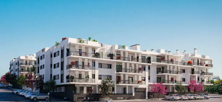 Venta de apartamento en planta media en Estepona 2