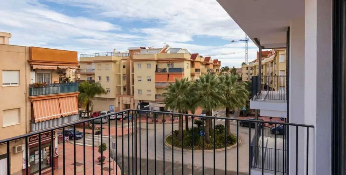 Venta de apartamento en planta media en Estepona 4