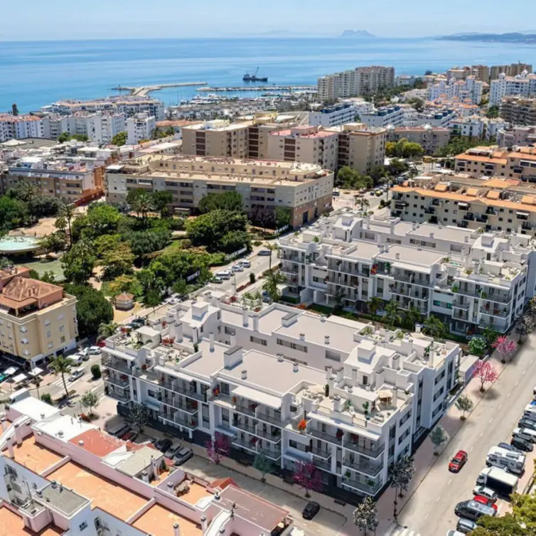 Продажа апартаментов на среднем этаже в Estepona