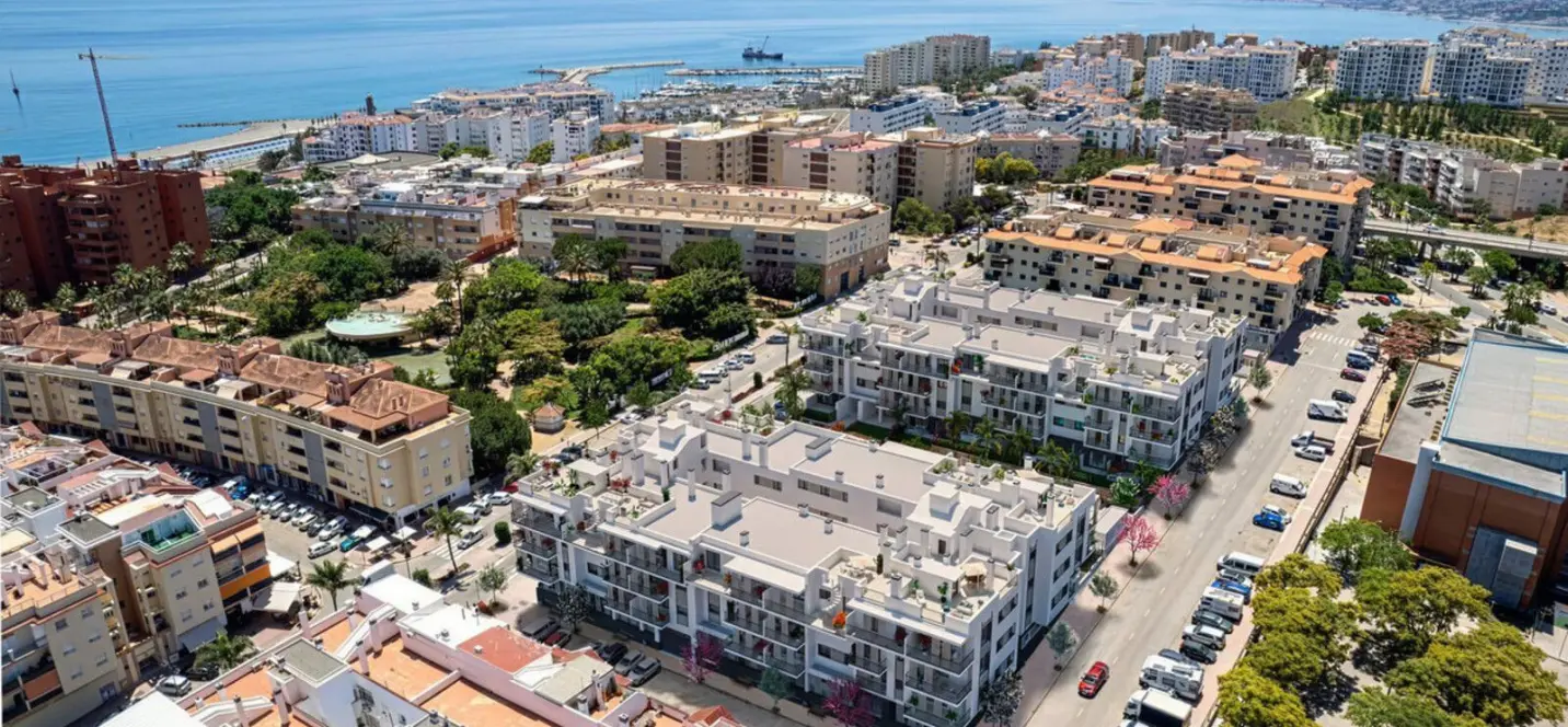 Продажа апартаментов на среднем этаже в Estepona 1