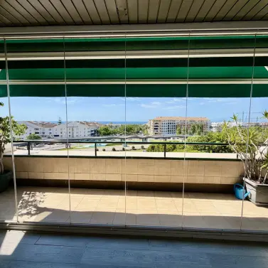 Venta de apartamento en planta media en San Pedro de Alcántara