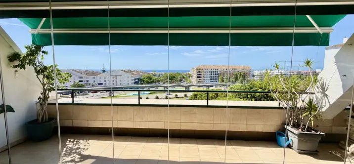 Venta de apartamento en planta media en San Pedro de Alcántara 1