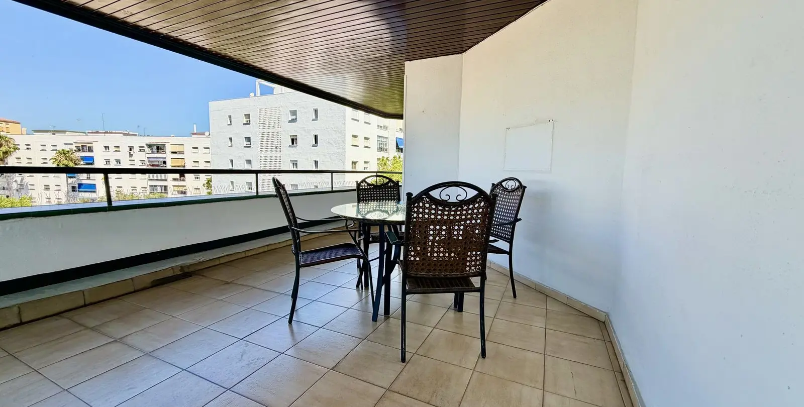 Sale of middle floor apartment in San Pedro de Alcántara 7