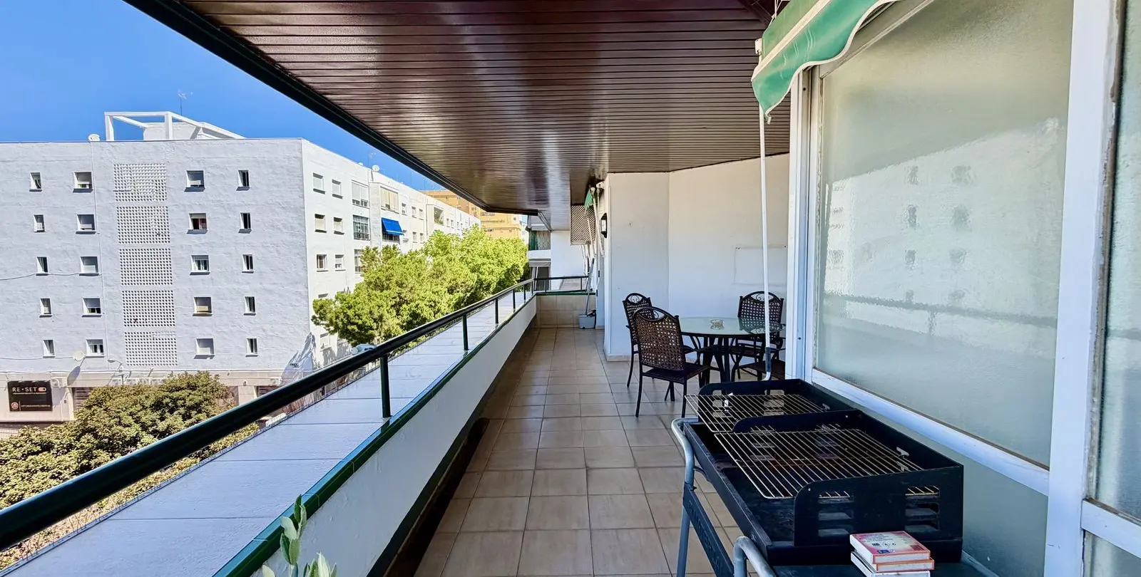 Sale of middle floor apartment in San Pedro de Alcántara 8