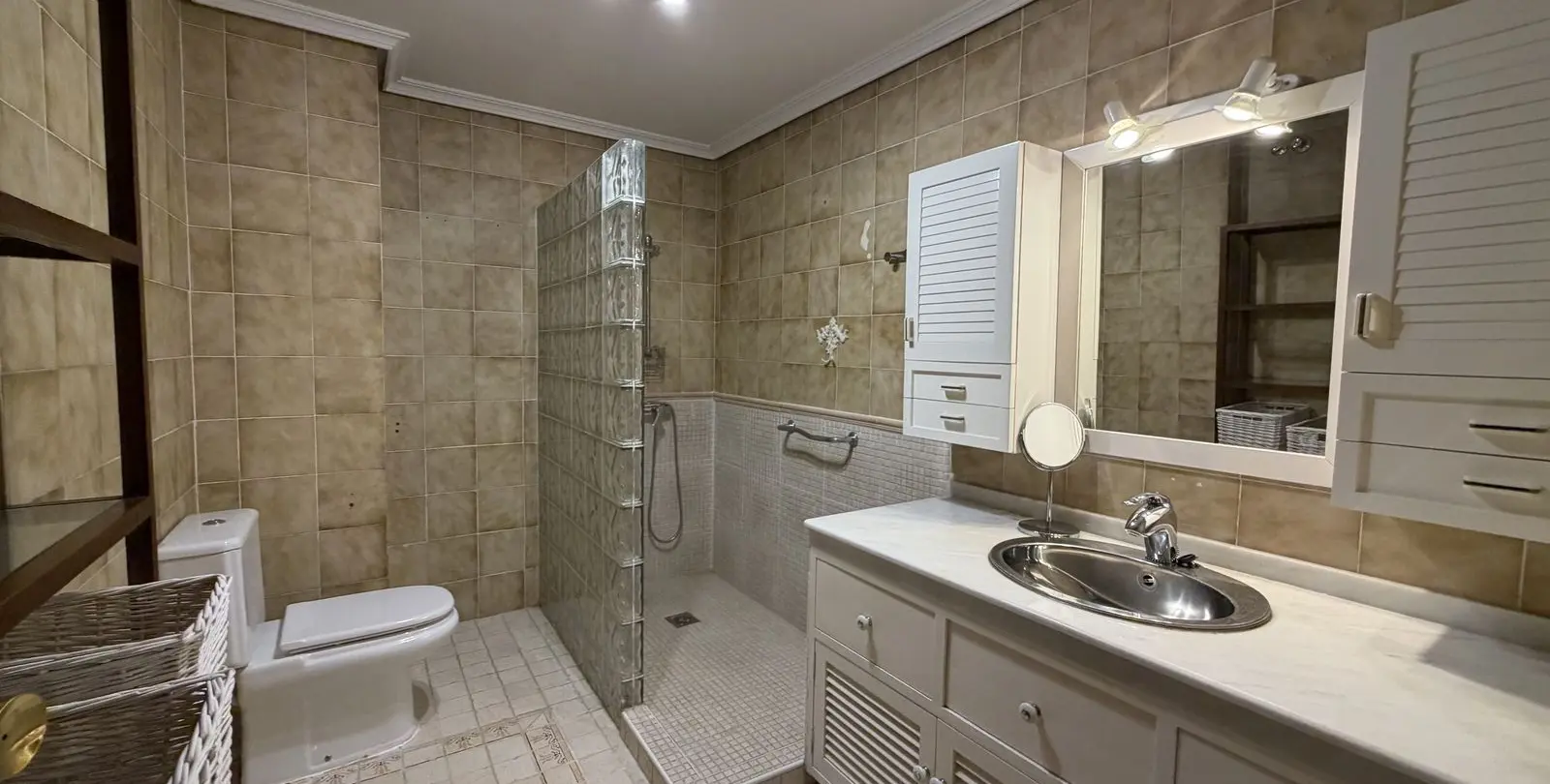 Sale of middle floor apartment in San Pedro de Alcántara 13