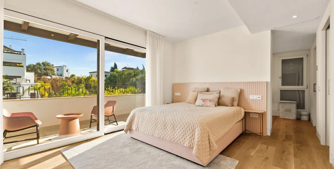 Short-term rent of duplex in The Golden Mile 5