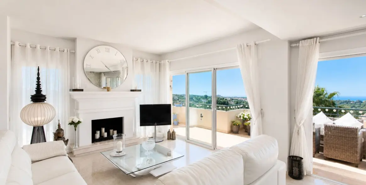 Venta de ático dúplex en Elviria 1