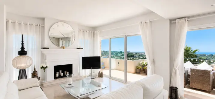 Venta de ático dúplex en Elviria 0