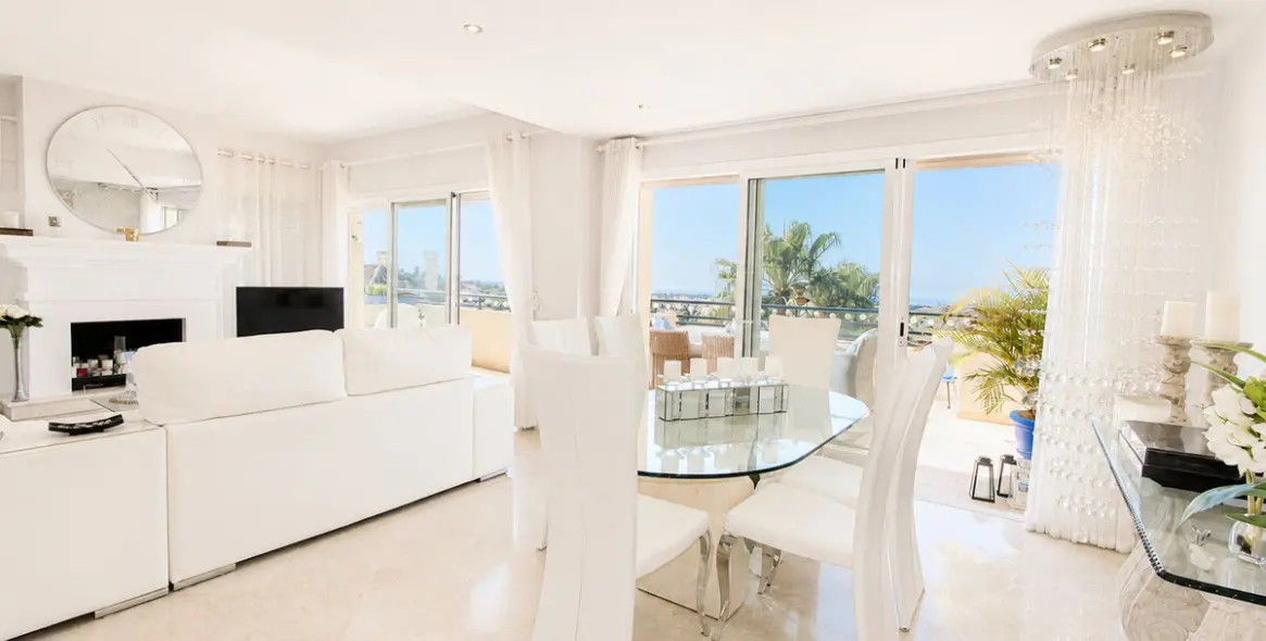 Venta de ático dúplex en Elviria 3