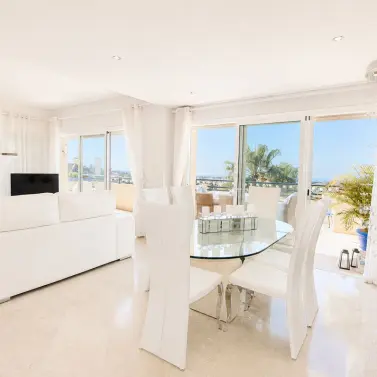 Venta de ático dúplex en Elviria