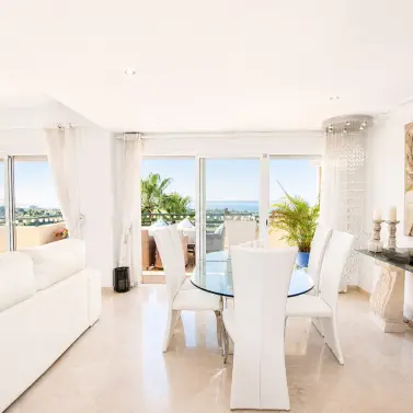 Venta de ático dúplex en Elviria