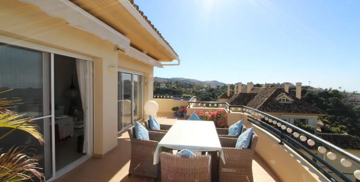 Venta de ático dúplex en Elviria 8
