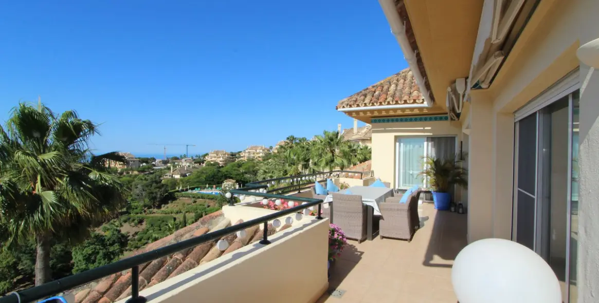 Venta de ático dúplex en Elviria 9