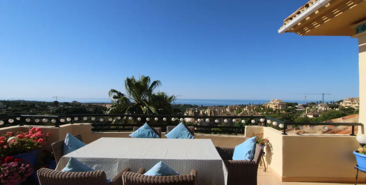 Venta de ático dúplex en Elviria 10