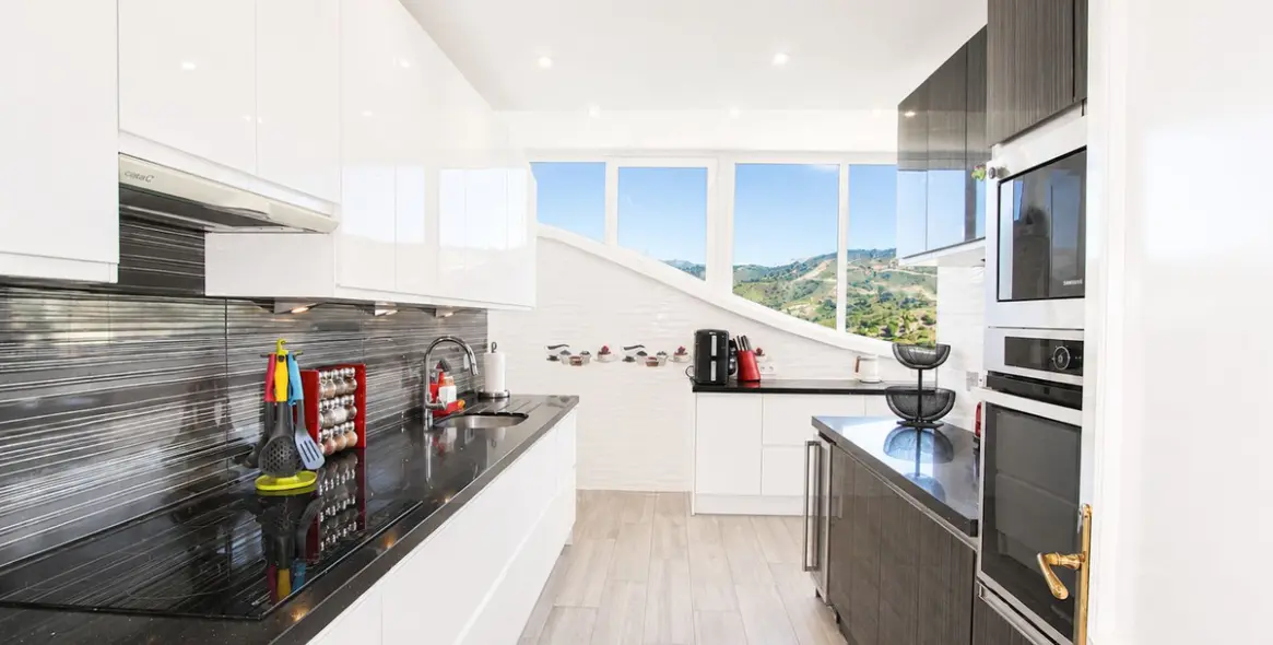 Venta de ático dúplex en Elviria 11