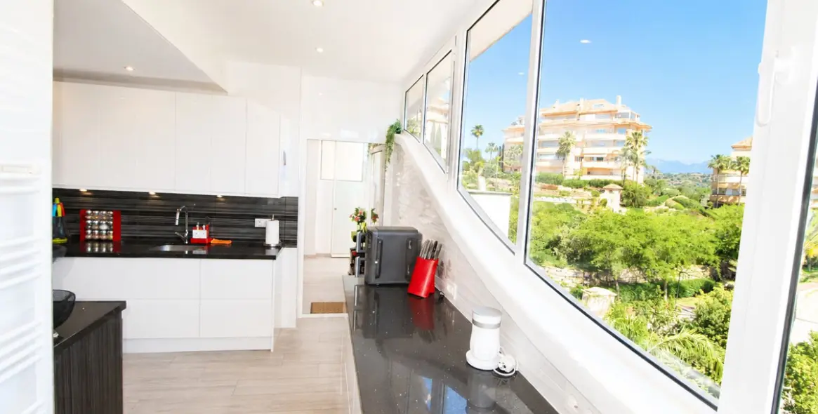 Venta de ático dúplex en Elviria 15