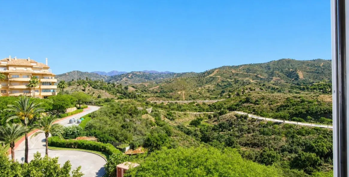 Venta de ático dúplex en Elviria 16