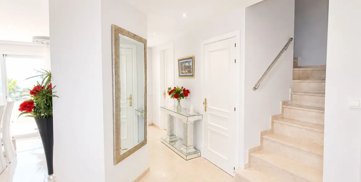 Venta de ático dúplex en Elviria 30
