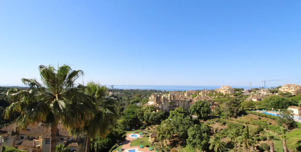 Venta de ático dúplex en Elviria 36