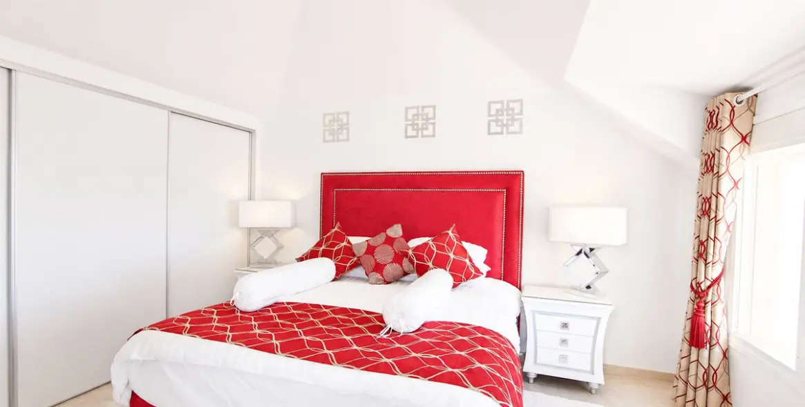 Venta de ático dúplex en Elviria 41