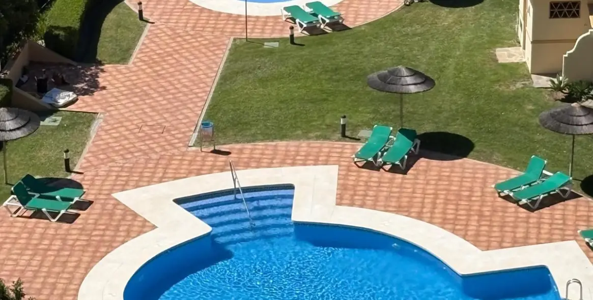 Venta de ático dúplex en Elviria 46