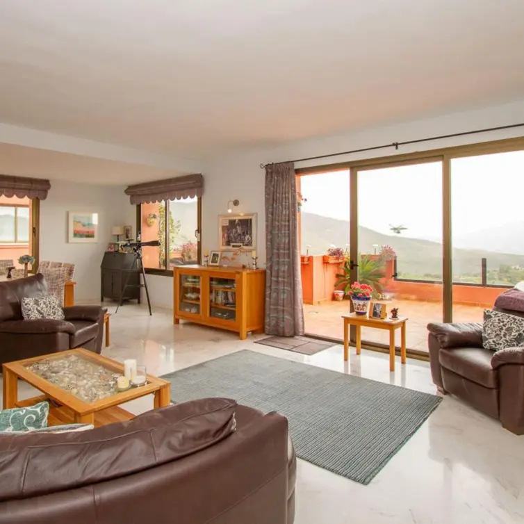 Sale of middle floor apartment in La Mairena