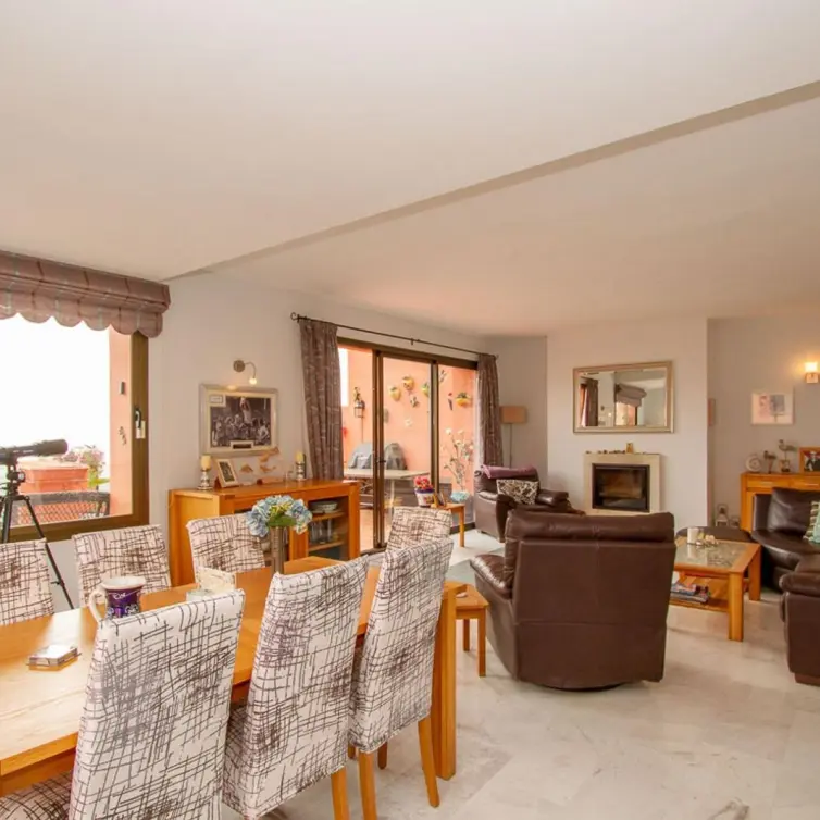 Sale of middle floor apartment in La Mairena