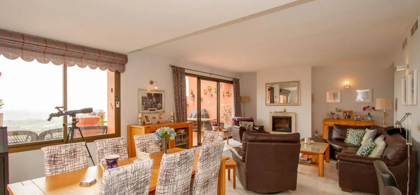 Sale of middle floor apartment in La Mairena 2