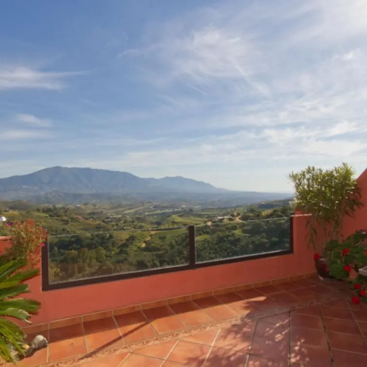 Sale of middle floor apartment in La Mairena