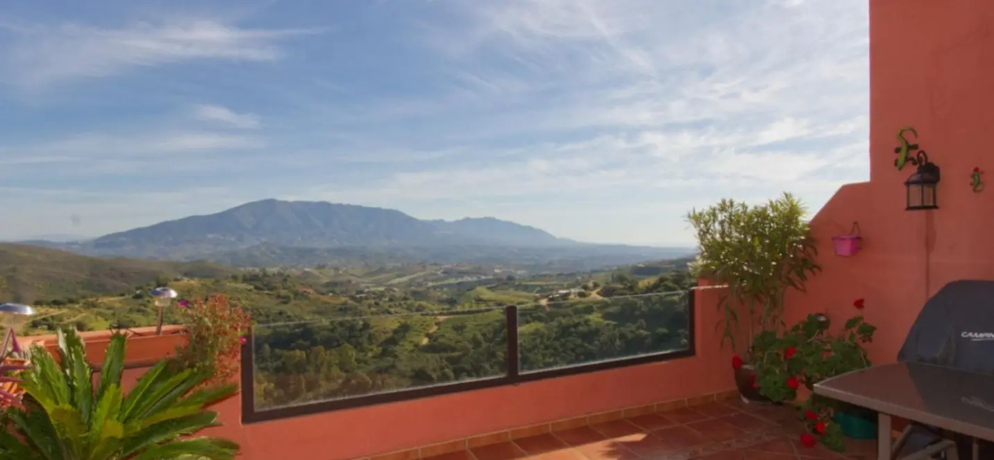 Sale of middle floor apartment in La Mairena 3