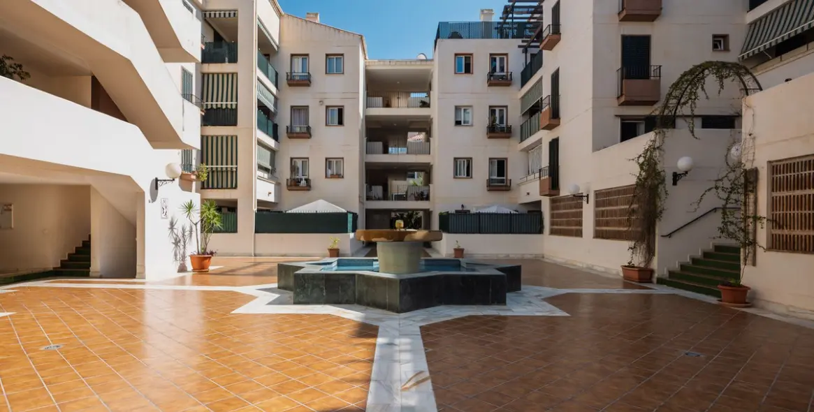 Sale of middle floor apartment in Benalmadena 11