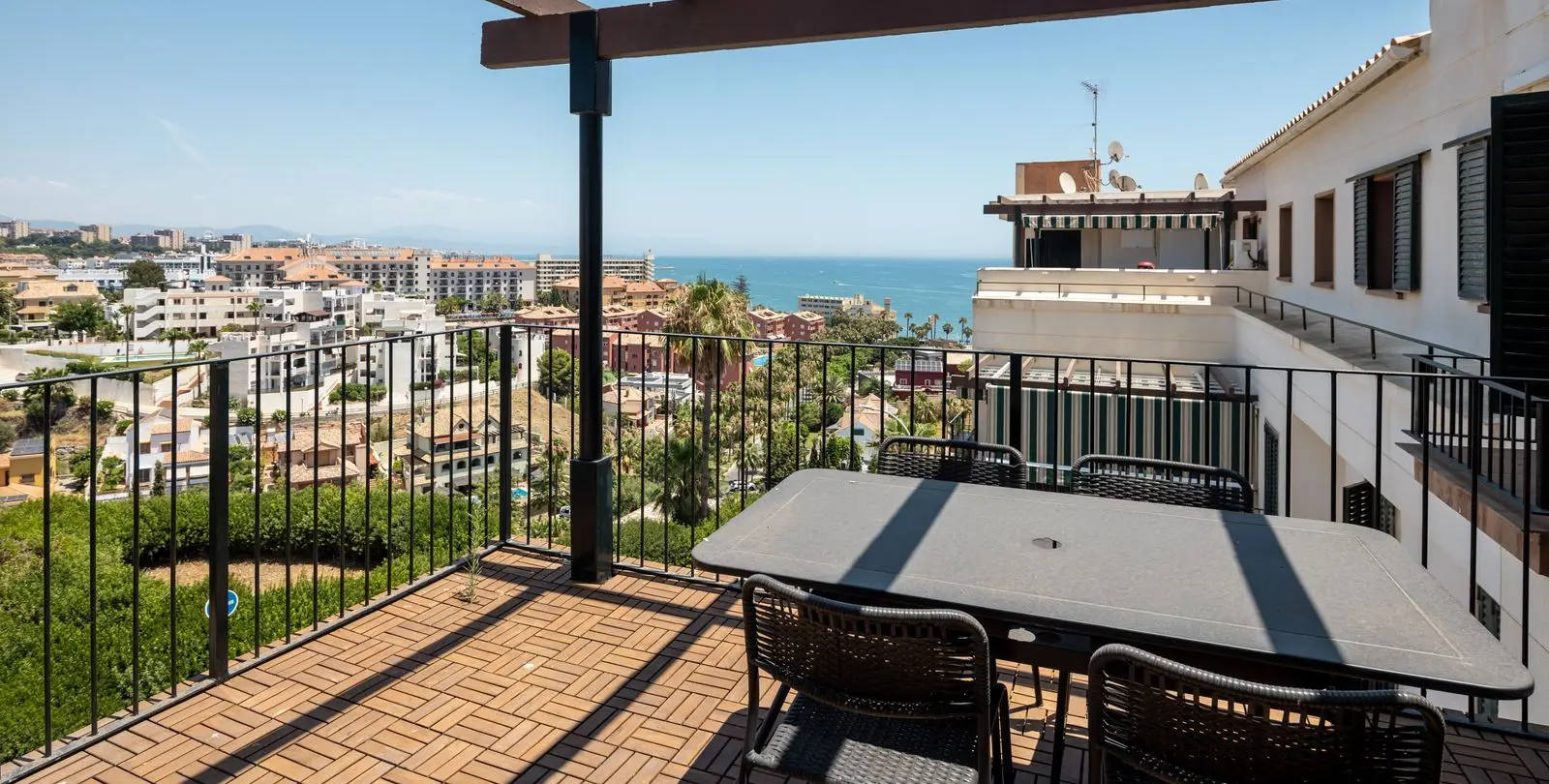 Sale of middle floor apartment in Benalmadena 1