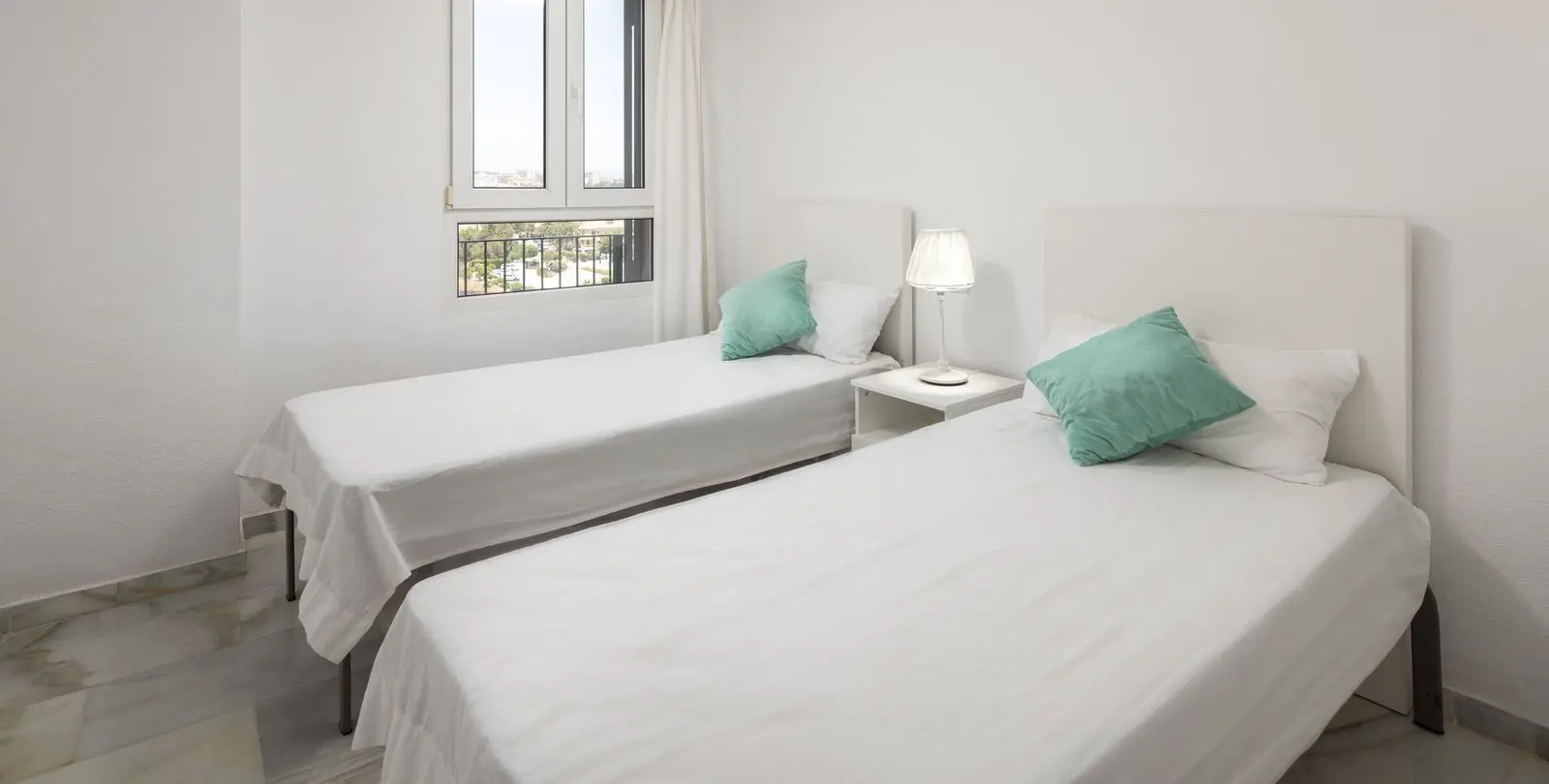 Sale of middle floor apartment in Benalmadena 10