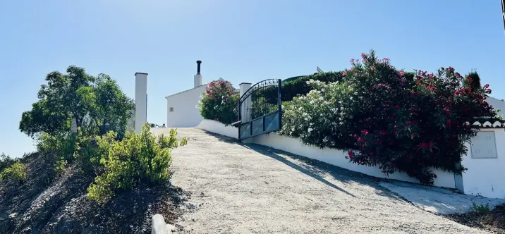 Venta de finca - cortijo en Almachar 1