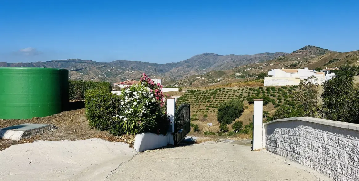 Venta de finca - cortijo en Almachar 32