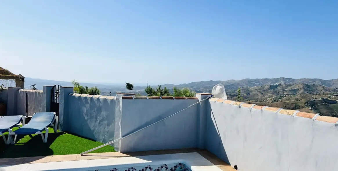 Venta de finca - cortijo en Almachar 35