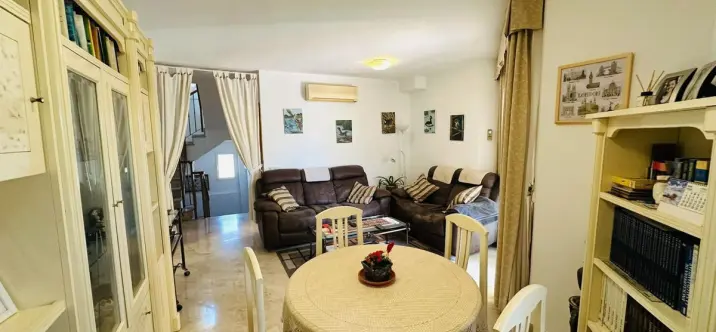 Sale of townhouse in Sierrezuela 3