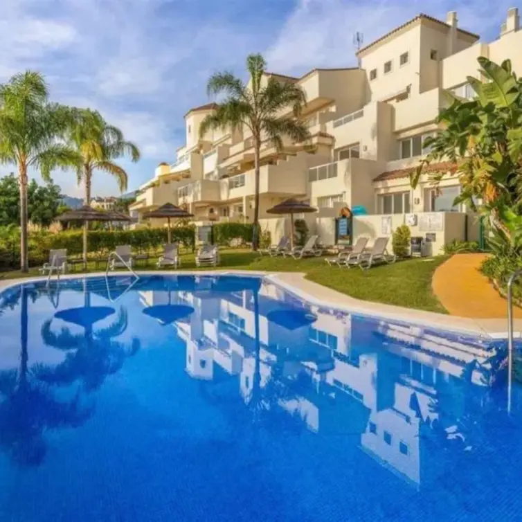 Sale of ground floor apartment in Benahavís