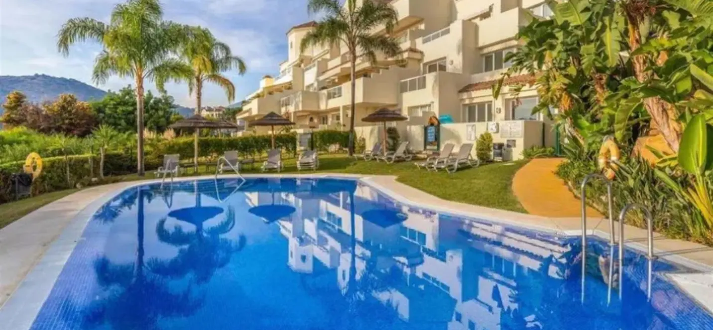 Sale of ground floor apartment in Benahavís 0