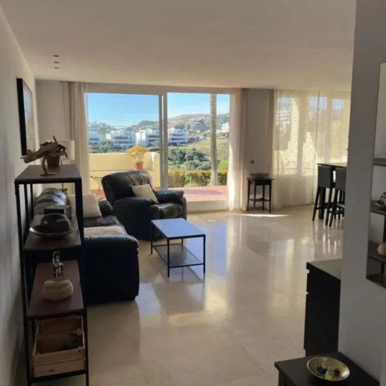 Sale of ground floor apartment in Benahavís