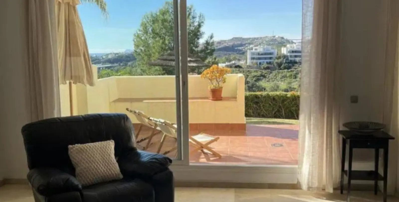 Sale of ground floor apartment in Benahavís 6