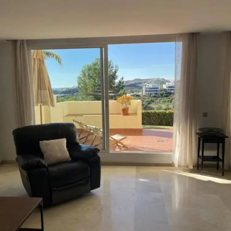 Sale of ground floor apartment in Benahavís