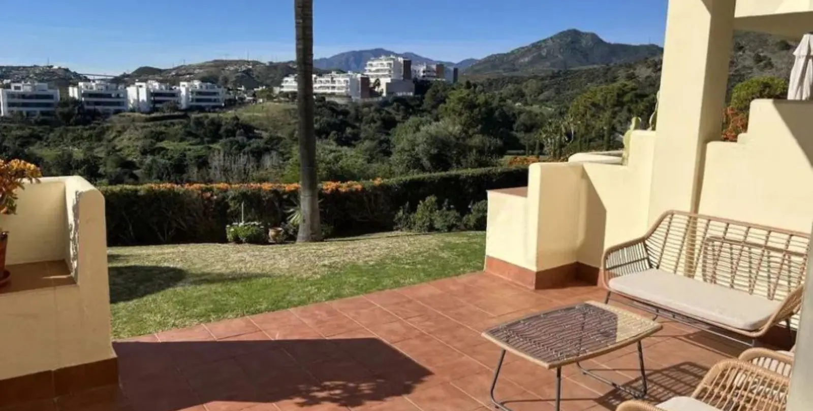 Sale of ground floor apartment in Benahavís 9
