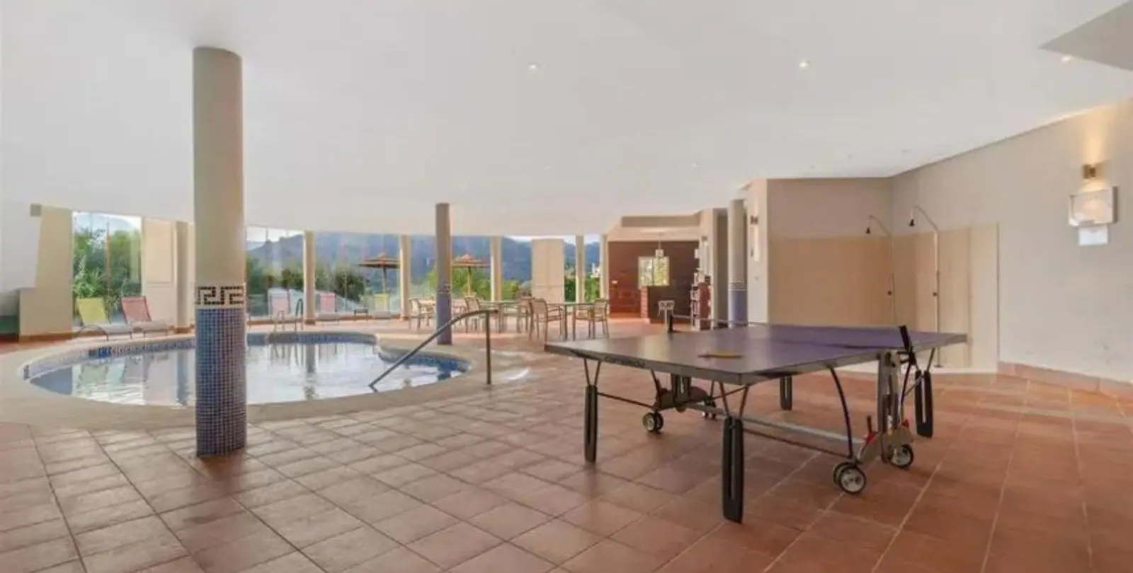 Sale of ground floor apartment in Benahavís 13