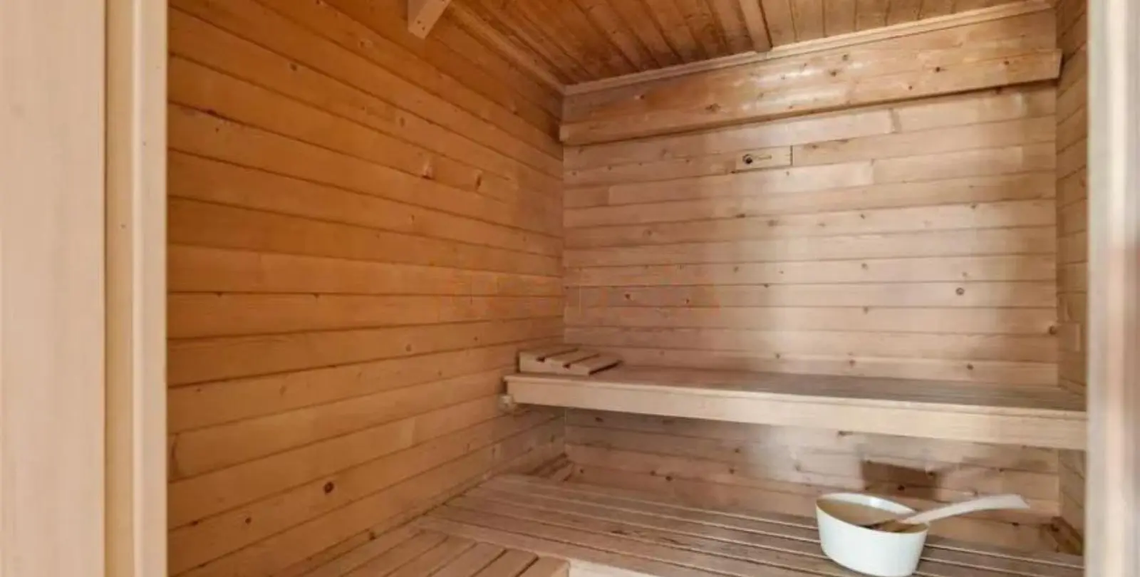 Sale of ground floor apartment in Benahavís 14