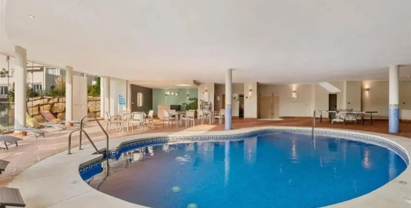 Sale of ground floor apartment in Benahavís 15