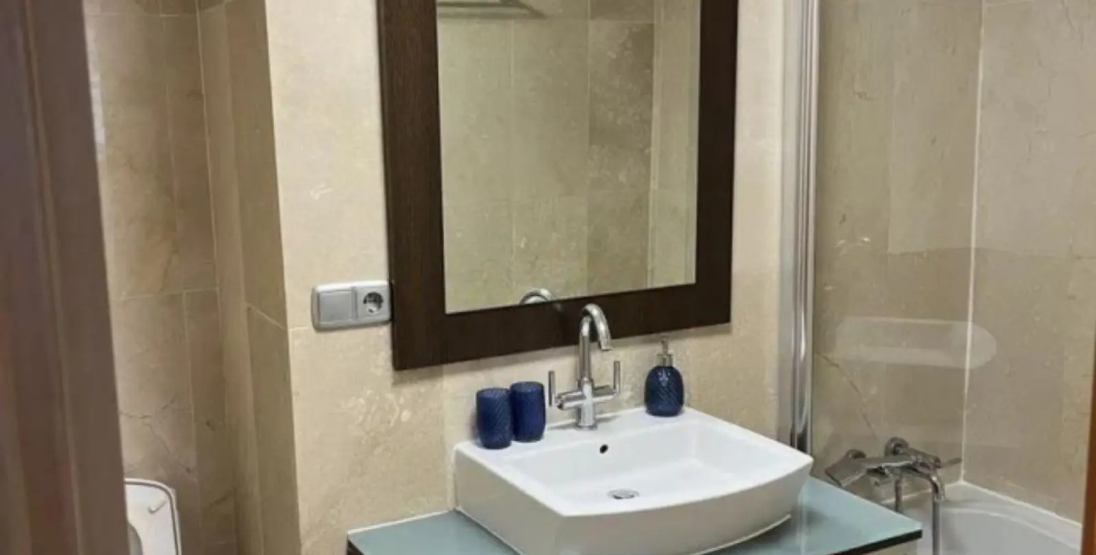 Sale of ground floor apartment in Benahavís 18