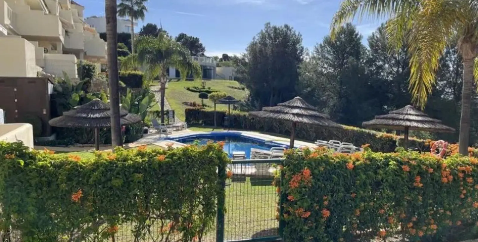 Sale of ground floor apartment in Benahavís 19