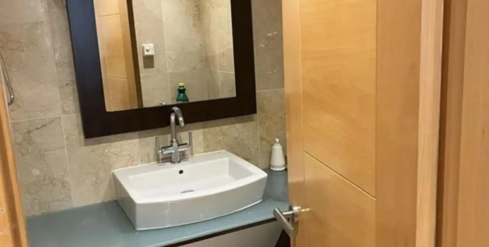 Sale of ground floor apartment in Benahavís 20